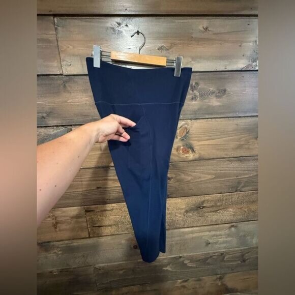 Lululemon High Rise Crop with Pockets 23" - Picture 3 of 5
